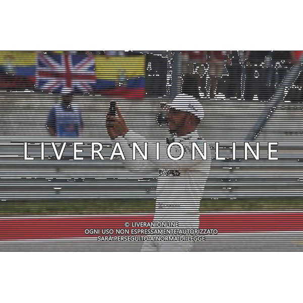 Lewis Hamilton (GBR) Mercedes AMG F1 celebrates his pole position in qualifying parc ferme. 21.10.2017. Formula 1 World Championship, Rd 17, United States Grand Prix, Austin, Texas, USA, Qualifying Day. AG ALDO LIVERANI SAS ONLY ITALY