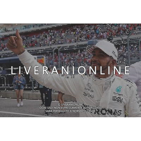 Lewis Hamilton (GBR) Mercedes AMG F1 celebrates his pole position in qualifying parc ferme. 21.10.2017. Formula 1 World Championship, Rd 17, United States Grand Prix, Austin, Texas, USA, Qualifying Day. AG ALDO LIVERANI SAS ONLY ITALY