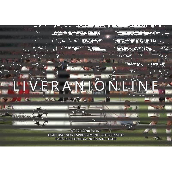 24-05-1995 VIENNA FINALE DI CHAMPIONS LEAGUE MILAN AJAX 0-1 NELLA FOTO GIOCATORI DEL MILAN DELUSI A FINE GARA AG ALDO LIVERANI SAS