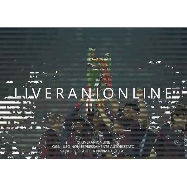 24-05-1995 VIENNA FINALE DI CHAMPIONS LEAGUE MILAN AJAX 0-1 NELLA FOTO I GIOCATORI DELL\'AJAX CON LA COPPA DEI CAMPIONI AG ALDO LIVERANI SAS