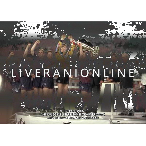 24-05-1995 VIENNA FINALE DI CHAMPIONS LEAGUE MILAN AJAX 0-1 NELLA FOTO I GIOCATORI DELL\'AJAX CON LA COPPA DEI CAMPIONI AG ALDO LIVERANI SAS