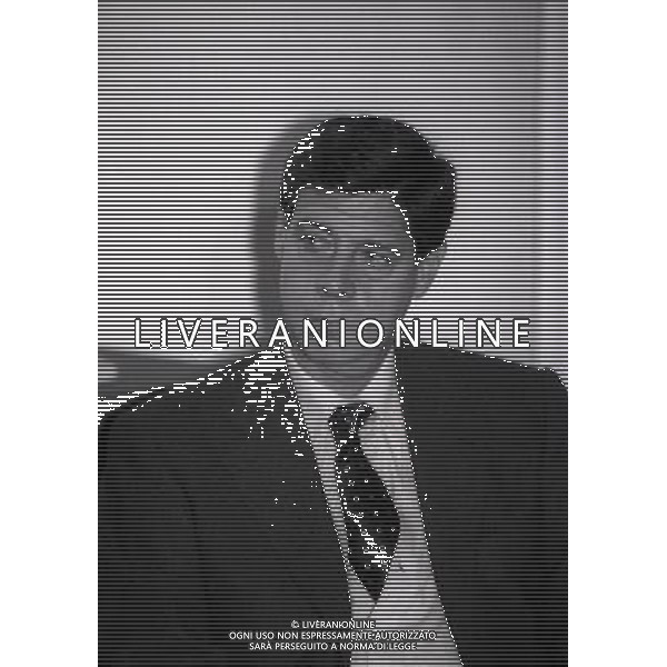 1993-1994 PRESENTAZIONE DEL NUOVO ALLENATO DELL\'INTER GIAMPIERO MARINI NELLA FOTO ROBERTO TAVECCHIO VICE PRESIDENTE INTER AG ALDO LIVERANI SAS