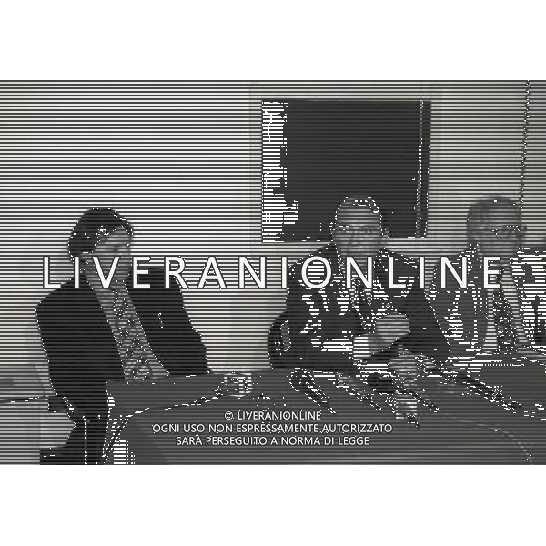 1993-1994 PRESENTAZIONE DEL NUOVO ALLENATO DELL\'INTER GIAMPIERO MARINI NELLA FOTO GIAMPIERO MARINI CON ERNSTO PELLEGRINI E GIULIO ABBIEZZI AG ALDO LIVERANI SAS