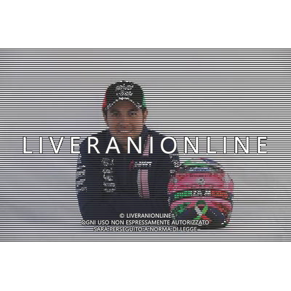 Sergio Perez (MEX) Sahara Force India F1 with his helmet. 25.10.2017. Formula 1 World Championship, Rd 18, Mexican Grand Prix, Mexico City, Mexico, Preparation Day. / AGENZIA ALDO LIVERANI SAS - ITALY ONLY EDITORIAL USE ONLY