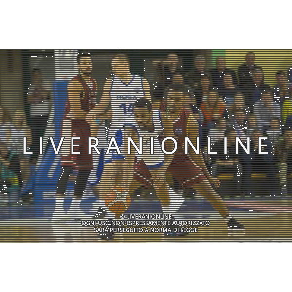 24.10.2017, Radom, koszykowka, Liga Mistrzow, Basketball Champions League, Rosa Radom - Umana Reyer Venezia, Kevin Punter (Rosa), Michael Jenkins (Umana), fot. Tomasz Jastrzebowski / Foto Olimpik / NEWSPIX.PL --- Newspix.pl AG ALDO LIVERANI SAS