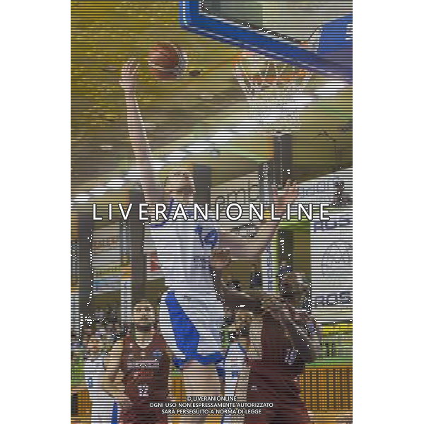24.10.2017, Radom, koszykowka, Liga Mistrzow, Basketball Champions League, Rosa Radom - Umana Reyer Venezia, Igor Zaitsev (Rosa), Paul Biligha (Umana), fot. Tomasz Jastrzebowski / Foto Olimpik / NEWSPIX.PL --- Newspix.pl AG ALDO LIVERANI SAS