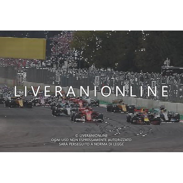 (L to R): Sebastian Vettel (GER) Ferrari SF70H and Max Verstappen (NLD) Red Bull Racing RB13 battle for the lead at the start of the race. 29.10.2017. Formula 1 World Championship, Rd 18, Mexican Grand Prix, Mexico City, Mexico, Race Day. AG ALDO LIVERANI SAS ONLY ITALY