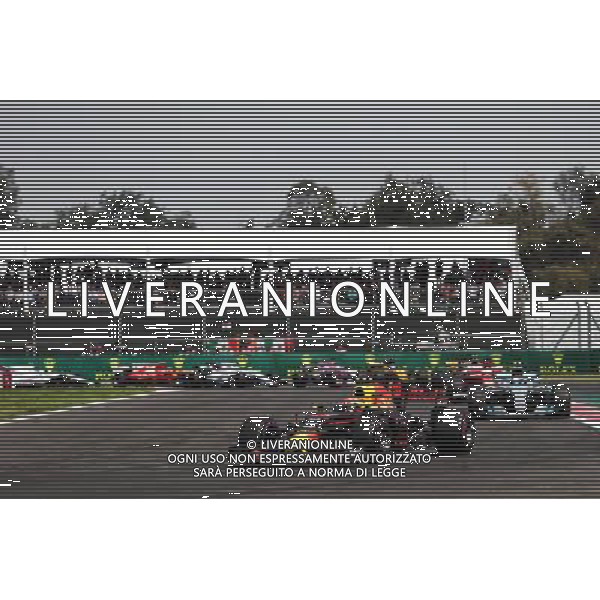 Max Verstappen (NLD) Red Bull Racing RB13 leads at the start of the race. 29.10.2017. Formula 1 World Championship, Rd 18, Mexican Grand Prix, Mexico City, Mexico, Race Day. AG ALDO LIVERANI SAS ONLY ITALY