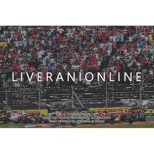 Sebastian Vettel (GER) Ferrari SF70H, Max Verstappen (NLD) Red Bull Racing RB13, and Lewis Hamilton (GBR) Mercedes AMG F1 W08 battle for the lead at the start of the race. 29.10.2017. Formula 1 World Championship, Rd 18, Mexican Grand Prix, Mexico City, Mexico, Race Day. AG ALDO LIVERANI SAS ONLY ITALY