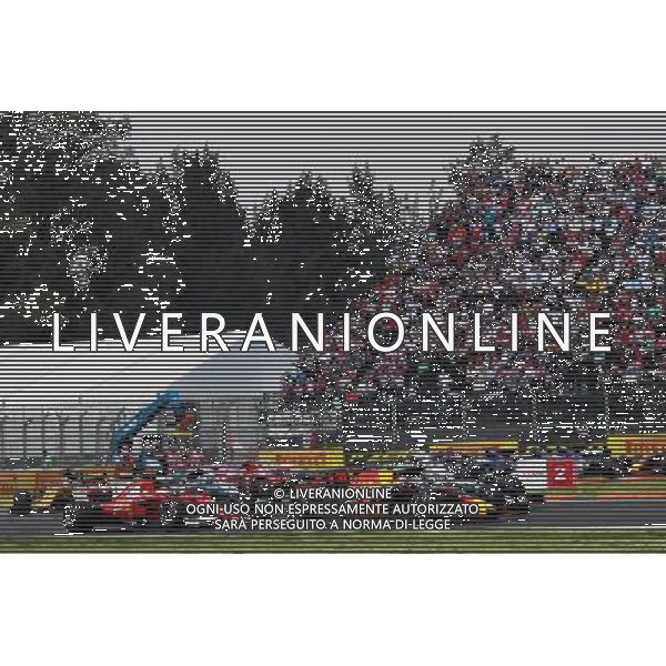 Sebastian Vettel (GER) Ferrari SF70H, Max Verstappen (NLD) Red Bull Racing RB13, and Lewis Hamilton (GBR) Mercedes AMG F1 W08 battle for the lead at the start of the race. 29.10.2017. Formula 1 World Championship, Rd 18, Mexican Grand Prix, Mexico City, Mexico, Race Day. AG ALDO LIVERANI SAS ONLY ITALY
