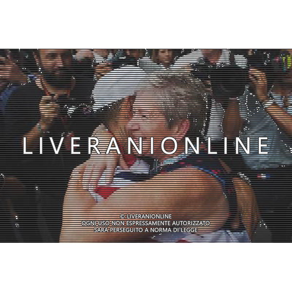 Lewis Hamilton (GBR) Mercedes AMG F1 celebrates winning the World Championship with the team and mother Carmen Larbalestier (GBR). 29.10.2017. Formula 1 World Championship, Rd 18, Mexican Grand Prix, Mexico City, Mexico, Race Day. AG ALDO LIVERANI SAS ONLY ITALY