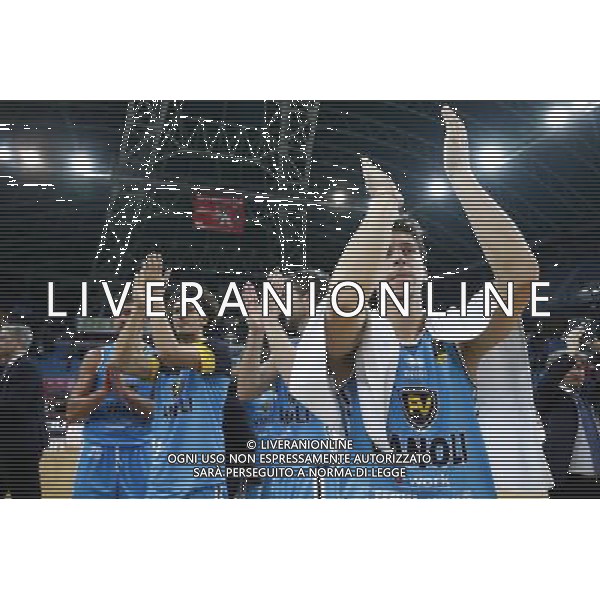 Lega Basket serie A Victoria Libertas Pesaro - Vanoli Basket Cremona 29/10/2017 nella foto: esultanza cremona ©Claudio Zamagni/Agenzia Aldo Liverani final exultation vanoli cremona during basketball match between Victoria Libertas Pallacanestro Pesaro and Vanoli Basket Cremona at Adriatic Arena in Pesaro on October 29 2017 photo credit Claudio Zamagni/Aldo Liverani Photo Agency 