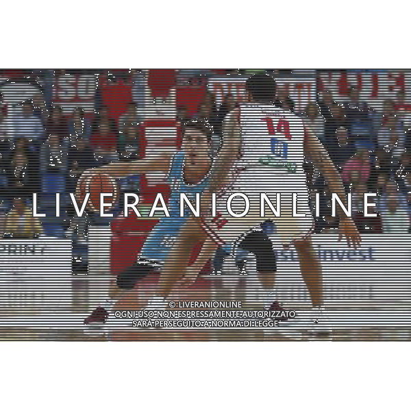 Lega Basket serie A Victoria Libertas Pesaro - Vanoli Basket Cremona 29/10/2017 nella foto: Ruzzier Michele Dallas Moore ©Claudio Zamagni/Agenzia Aldo Liverani Ruzzier Michele Dallas Moore during basketball match between Victoria Libertas Pallacanestro Pesaro and Vanoli Basket Cremona at Adriatic Arena in Pesaro on October 29 2017 photo credit Claudio Zamagni/Aldo Liverani Photo Agency 