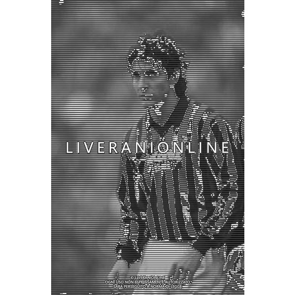 RETROSPETTIVA PAOLO ROSSI CALCIATORE 1985-86 NELLA FOTO PAOLO ROSSI CON LA MAGLIA DEL MILAN AG ALDO LIVERANI SAS 