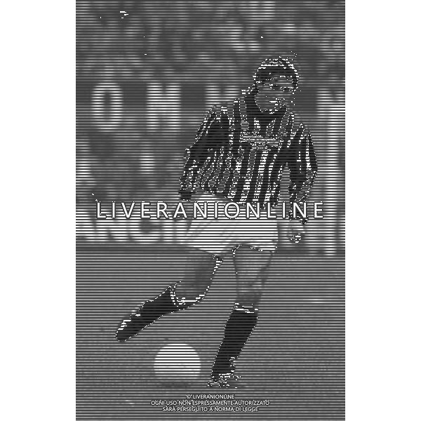 RETROSPETTIVA PAOLO ROSSI CALCIATORE 1985-86 NELLA FOTO PAOLO ROSSI CON LA MAGLIA DEL MILAN AG ALDO LIVERANI SAS 