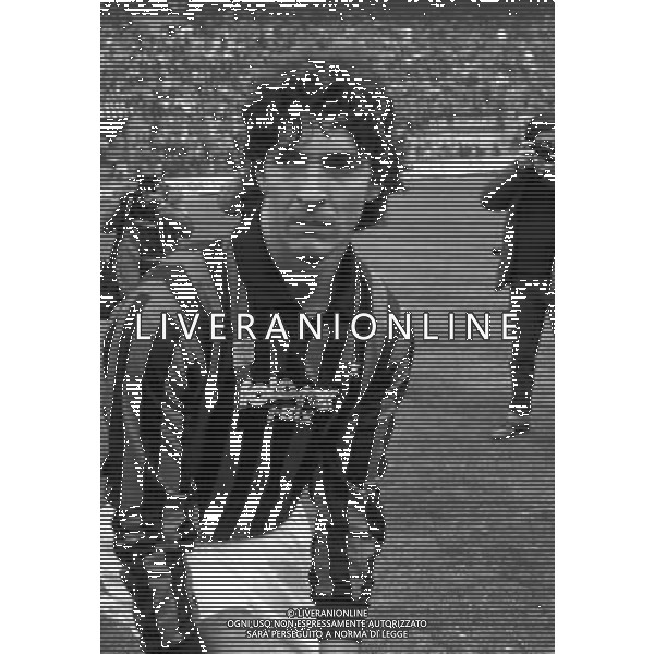 RETROSPETTIVA PAOLO ROSSI CALCIATORE 1985-86 NELLA FOTO PAOLO ROSSI CON LA MAGLIA DEL MILAN AG ALDO LIVERANI SAS 