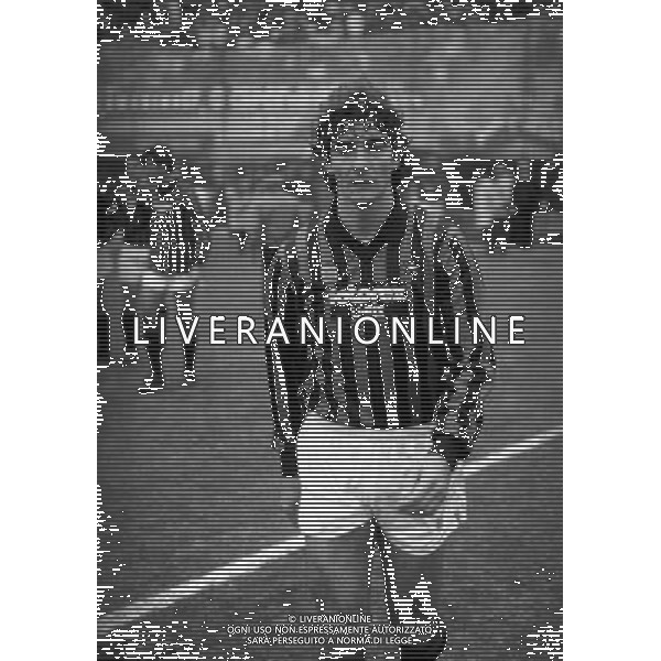 RETROSPETTIVA PAOLO ROSSI CALCIATORE 1985-86 NELLA FOTO PAOLO ROSSI CON LA MAGLIA DEL MILAN AG ALDO LIVERANI SAS 