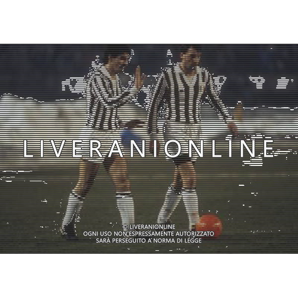 RETROSPETTIVA PAOLO ROSSI CALCIATORE NELLA FOTO PAOLO ROSSI CON LA MAGLIA DELLA JUVENTUS CON MARCO TARDELLI AG ALDO LIVERANI SAS