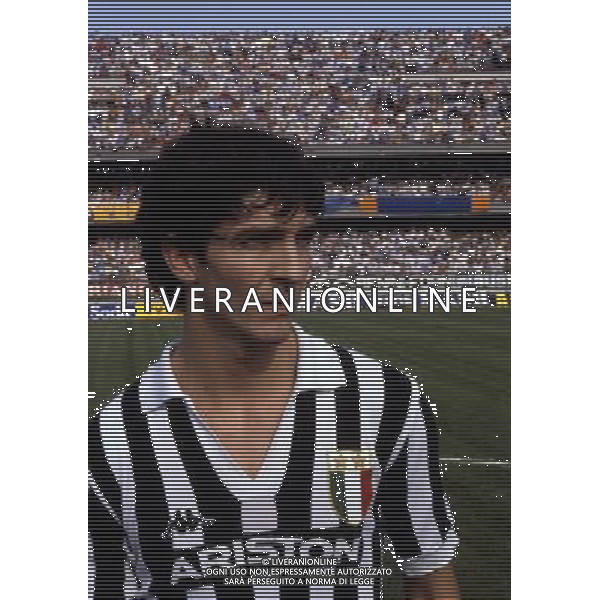 RETROSPETTIVA PAOLO ROSSI CALCIATORE NELLA FOTO PAOLO ROSSI CON LA MAGLIA DELLA JUVENTUS AG ALDO LIVERANI SAS