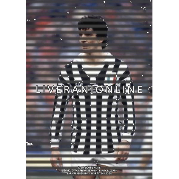 RETROSPETTIVA PAOLO ROSSI CALCIATORE NELLA FOTO PAOLO ROSSI CON LA MAGLIA DELLA JUVENTUS AG ALDO LIVERANI SAS