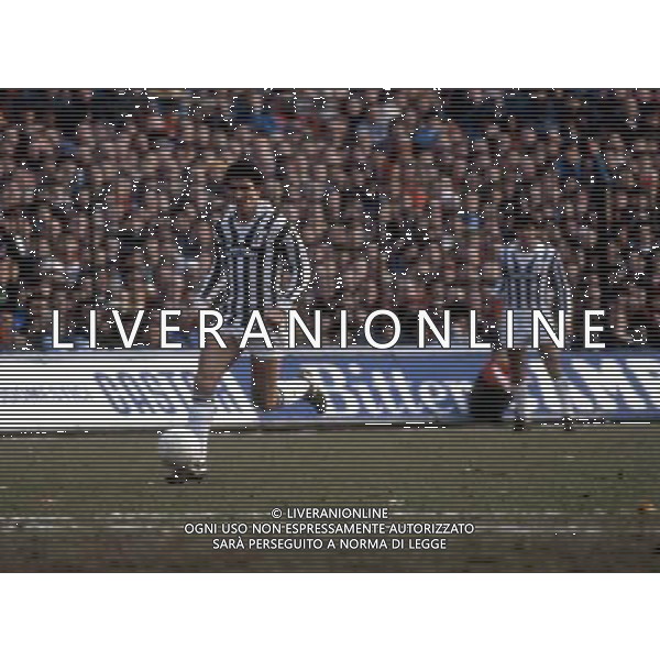 RETROSPETTIVA PAOLO ROSSI CALCIATORE NELLA FOTO PAOLO ROSSI CON LA MAGLIA DELLA JUVENTUS AG ALDO LIVERANI SAS