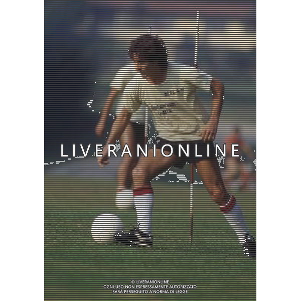 RETROSPETTIVA PAOLO ROSSI CALCIATORE NELLA FOTO PAOLO ROSSI CON LA MAGLIA DEL MILAN AG ALDO LIVERANI SAS