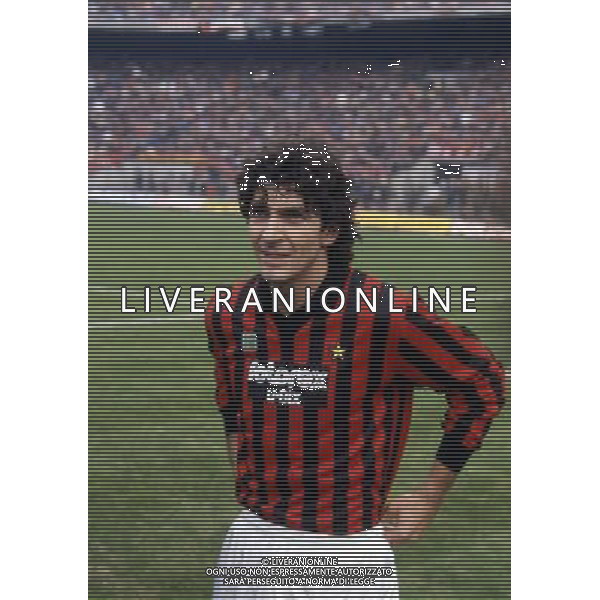 RETROSPETTIVA PAOLO ROSSI CALCIATORE NELLA FOTO PAOLO ROSSI CON LA MAGLIA DEL MILAN AG ALDO LIVERANI SAS