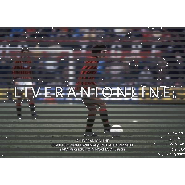 RETROSPETTIVA PAOLO ROSSI CALCIATORE NELLA FOTO PAOLO ROSSI CON LA MAGLIA DEL MILAN AG ALDO LIVERANI SAS