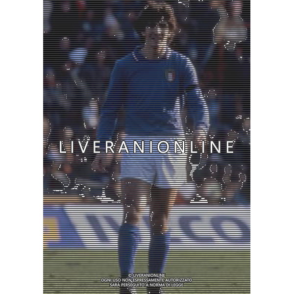 RETROSPETTIVA PAOLO ROSSI CALCIATORE NELLA FOTO PAOLO ROSSI CON LAMAGLIA DELLA NAZIONALE ITALIANA AG ALDO LIVERANI SAS
