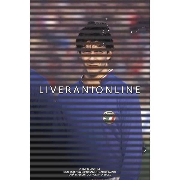 RETROSPETTIVA PAOLO ROSSI CALCIATORE NELLA FOTO PAOLO ROSSI CON LA MAGLIA DELLA NAZIONALE ITALIANA AG ALDO LIVERANI SAS