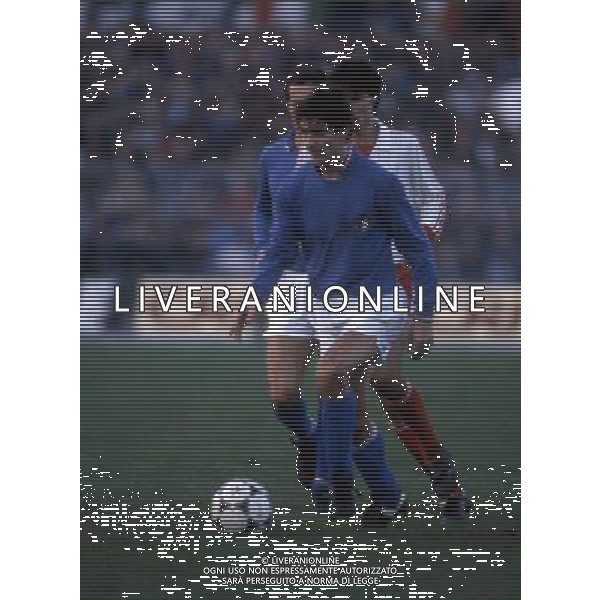 RETROSPETTIVA PAOLO ROSSI CALCIATORE NELLA FOTO PAOLO ROSSI CON LA MAGLIA DELLA NAZIONALE ITALIANA AG ALDO LIVERANI SAS