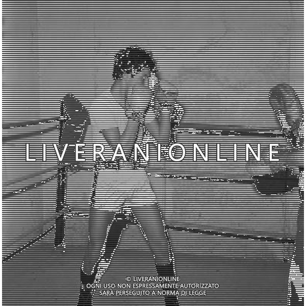 JUAN CARLOS DURAN, pugile argentino naturalizzato italiano - RETROSPETTIVA nella foto il figlio Alessandro durante l\'allenamento in palestra a Ferrara nel 1980 ©ARCHIVIO / AGENZIA ALDO LIVERANI SAS 