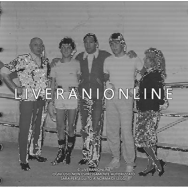 JUAN CARLOS DURAN, pugile argentino naturalizzato italiano - RETROSPETTIVA nella foto con il figlio Alessandro e Massimiliano e la moglie Augusta Becchetti nella palestra a Ferrara nel 1980 ©ARCHIVIO / AGENZIA ALDO LIVERANI SAS 