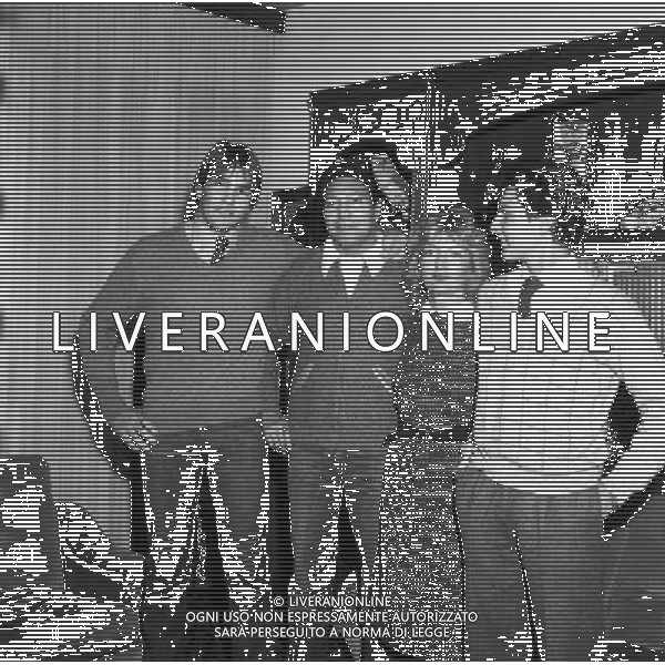 JUAN CARLOS DURAN, pugile argentino naturalizzato italiano - RETROSPETTIVA nella foto con il figlio Alessandro e Massimiliano e la moglie Augusta Becchetti nella loro casa a Ferrara nel 1980 ©ARCHIVIO / AGENZIA ALDO LIVERANI SAS 