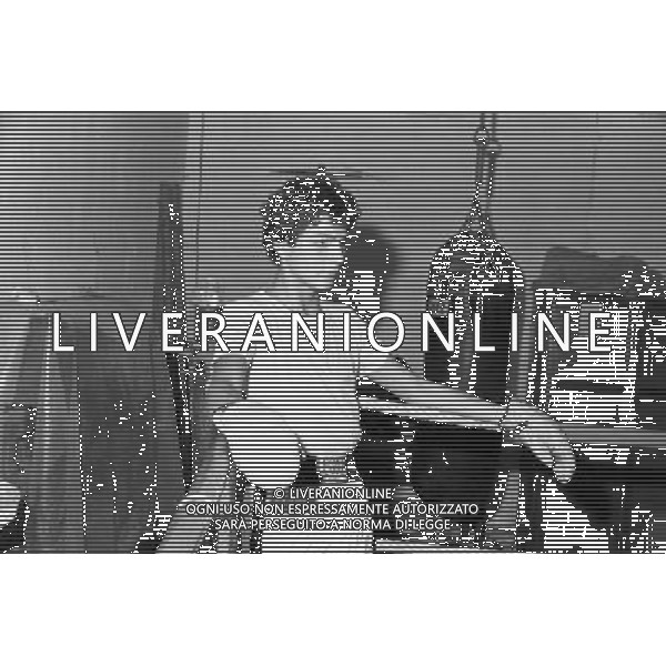 JUAN CARLOS DURAN, pugile argentino naturalizzato italiano - RETROSPETTIVA nella foto il figlio Alessandro durante l\'allenamento in palestra a Ferrara nel 1980 ©ARCHIVIO / AGENZIA ALDO LIVERANI SAS 