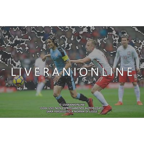 2017.11.10 Warszawa Pilka Nozna Reprezentacja Mecz towarzyski Polska - Urugwaj N/z Edinson Cavani Kamil Grosicki Foto Rafal Rusek / PressFocus 2017.11.10 Warszawa Football Friendly Game Poland - Uruguay Edinson Cavani Kamil Grosicki Credit: Rafal Rusek / PressFocus / NEWSPIX.PL --- Newspix.pl AG ALDO LIVERANI SAS ONLY ITALY *** Local Caption *** www.newspix.pl mail us: info@newspix.pl call us: 0048 022 23 22 222 --- Polish Picture Agency by Ringier Axel Springer Poland