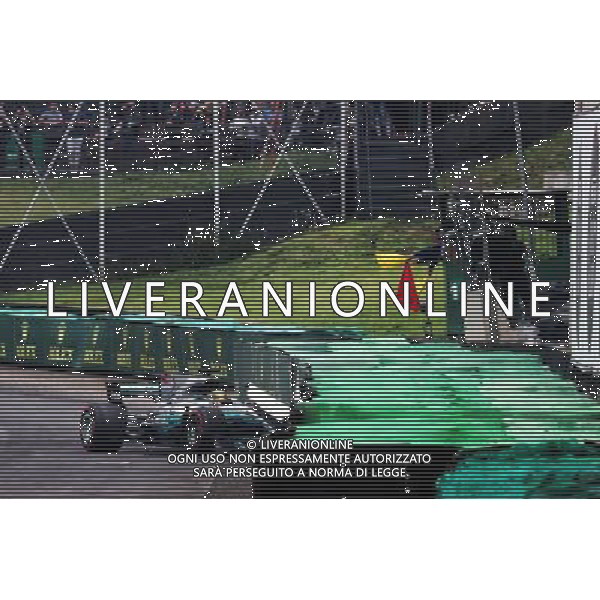 Lewis Hamilton (GBR) Mercedes AMG F1 W08 crashed during qualifying. 11.11.2017. Formula 1 World Championship, Rd 19, Brazilian Grand Prix, Sao Paulo, Brazil, Qualifying Day. - www.xpbimages.com, EMail: requests@xpbimages.com - copy of publication required for printed pictures. Every used picture is fee-liable. Â© Copyright: Photo4 / XPB Images/Ag. Aldo Liverani s.a.s.