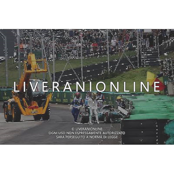 Lewis Hamilton (GBR) Mercedes AMG F1 W08 crashed during qualifying. 11.11.2017. Formula 1 World Championship, Rd 19, Brazilian Grand Prix, Sao Paulo, Brazil, Qualifying Day. - www.xpbimages.com, EMail: requests@xpbimages.com - copy of publication required for printed pictures. Every used picture is fee-liable. Â© Copyright: Photo4 / XPB Images/Ag. Aldo Liverani s.a.s.