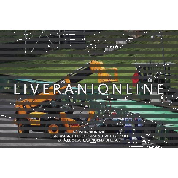 The Mercedes AMG F1 W08 of Lewis Hamilton (GBR) Mercedes AMG F1 is removed from the circuit after he crashed in qualifying. 11.11.2017. Formula 1 World Championship, Rd 19, Brazilian Grand Prix, Sao Paulo, Brazil, Qualifying Day. - www.xpbimages.com, EMail: requests@xpbimages.com - copy of publication required for printed pictures. Every used picture is fee-liable. Â© Copyright: Moy / XPB Images/Ag. Aldo Liverani s.a.s.