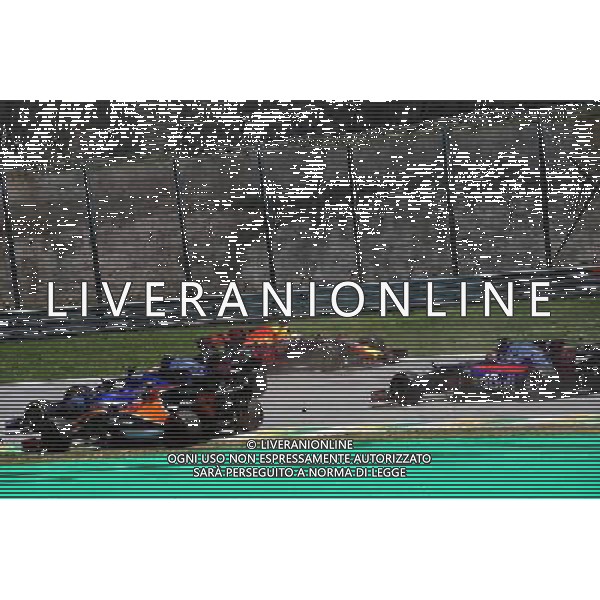 Stoffel Vandoorne (BEL) McLaren MCL32 and Daniel Ricciardo (AUS) Red Bull Racing RB13 make contact at the start of the race. 12.11.2017. Formula 1 World Championship, Rd 19, Brazilian Grand Prix, Sao Paulo, Brazil, Race Day. AG ALDO LIVERANI SAS ONLY ITALY