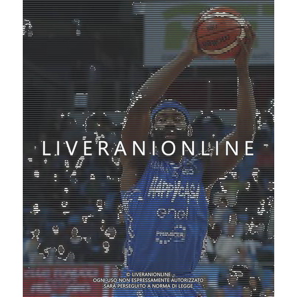 Lega Basket serie A Victoria Libertas Pesaro - Happy Casa Brindisi 12/11/2017 nella foto: Oleka Obinna Â©Claudio Zamagni/Agenzia Aldo Liverani Oleka Obinna during basketball match between Victoria Libertas Pallacanestro Pesaro and Happy Casa Brindisi at Adriatic Arena in Pesaro on November 12 2017 photo credit Claudio Zamagni/Aldo Liverani Photo Agency 