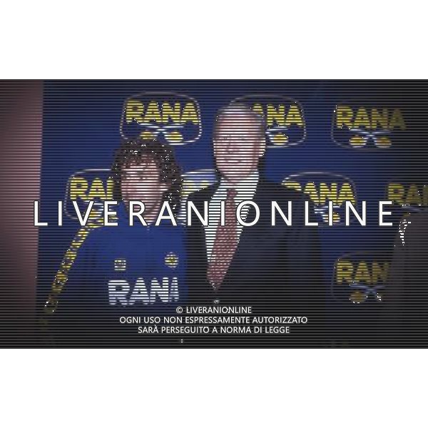 RETROSPETTINA NILS LIEDHOLM ALLENATORE NELLA FOTO NILS LIEDHOLM CON ANDREA ICARDI AL VERONA AG ALDO LIVERANI SAS