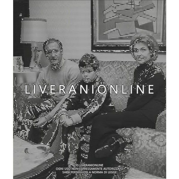 RETROSPETTINA NILS LIEDHOLM ALLENATORE NELLA FOTO NILS LIEDHOLM IN FAMIGLIA AG ALDO LIVERANI SAS