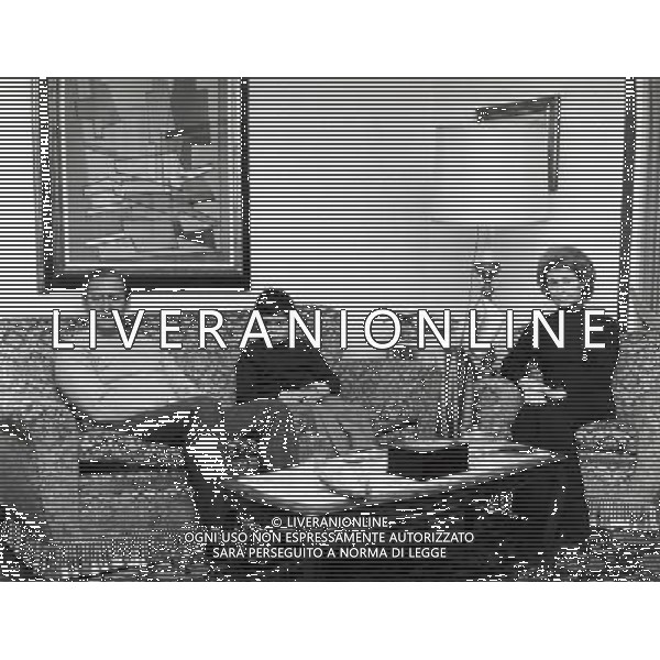 RETROSPETTINA NILS LIEDHOLM ALLENATORE NELLA FOTO NILS LIEDHOLM IN FAMIGLIA AG ALDO LIVERANI SAS