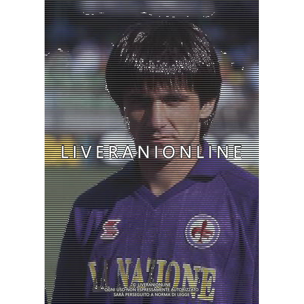 RETROSPETTIVA MARIO LACATUS CALCIATORE NELLA FOTO MARIO LACATUS CON LA MAGLIA DELLA FIORENTINA AG ALDO LIVERANI SAS