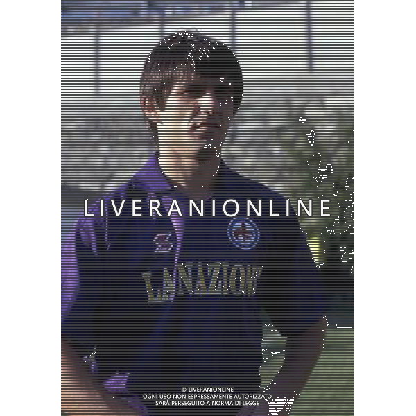 RETROSPETTIVA MARIO LACATUS CALCIATORE NELLA FOTO MARIO LACATUS CON LA MAGLIA DELLA FIORENTINA AG ALDO LIVERANI SAS