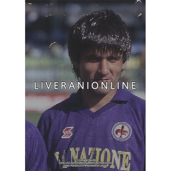 RETROSPETTIVA MARIO LACATUS CALCIATORE NELLA FOTO MARIO LACATUS CON LA MAGLIA DELLA FIORENTINA AG ALDO LIVERANI SAS