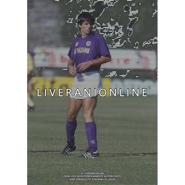 RETROSPETTIVA MARIO LACATUS CALCIATORE NELLA FOTO MARIO LACATUS CON LA MAGLIA DELLA FIORENTINA AG ALDO LIVERANI SAS