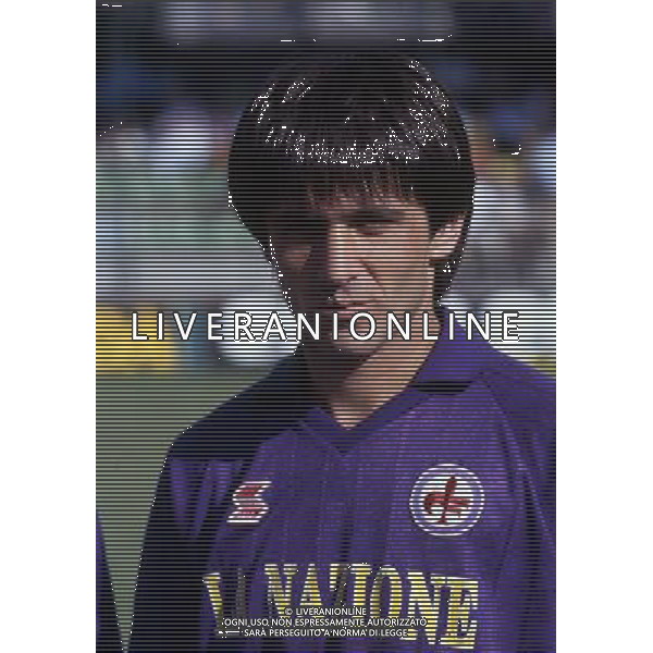 RETROSPETTIVA MARIO LACATUS CALCIATORE NELLA FOTO MARIO LACATUS CON LA MAGLIA DELLA FIORENTINA AG ALDO LIVERANI SAS