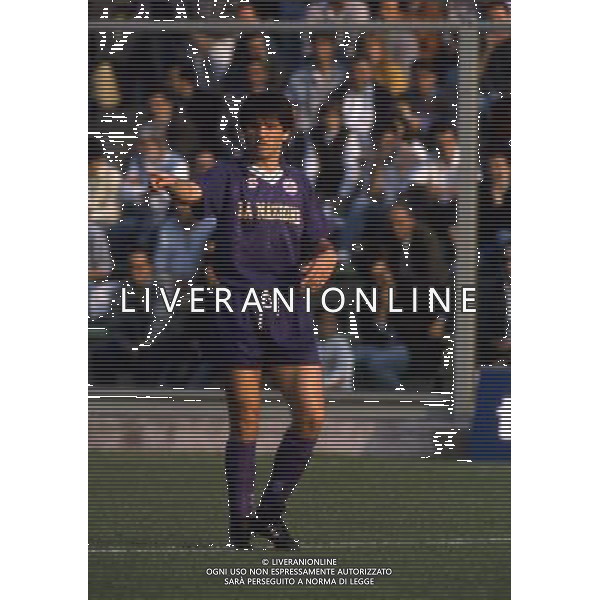 RETROSPETTIVA MARIO LACATUS CALCIATORE NELLA FOTO MARIO LACATUS CON LA MAGLIA DELLA FIORENTINA AG ALDO LIVERANI SAS